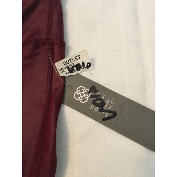 NWT Daisy Fuentes Fit, Medium Leggings With Side Seam Cut Outs - Picture 3 of 6